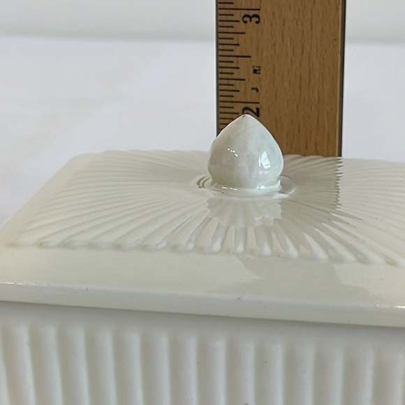 Wedgewood Trinket Box, Discontinued Edme Pattern, Cream China - Picture 5 of 10